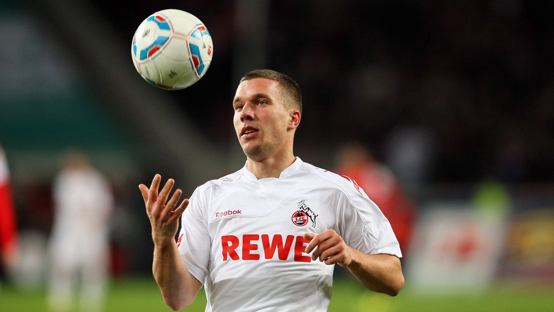 弗拉霍维奇爆发映衬非洲雄鹰险胜，足球之夜的冰与火之歌