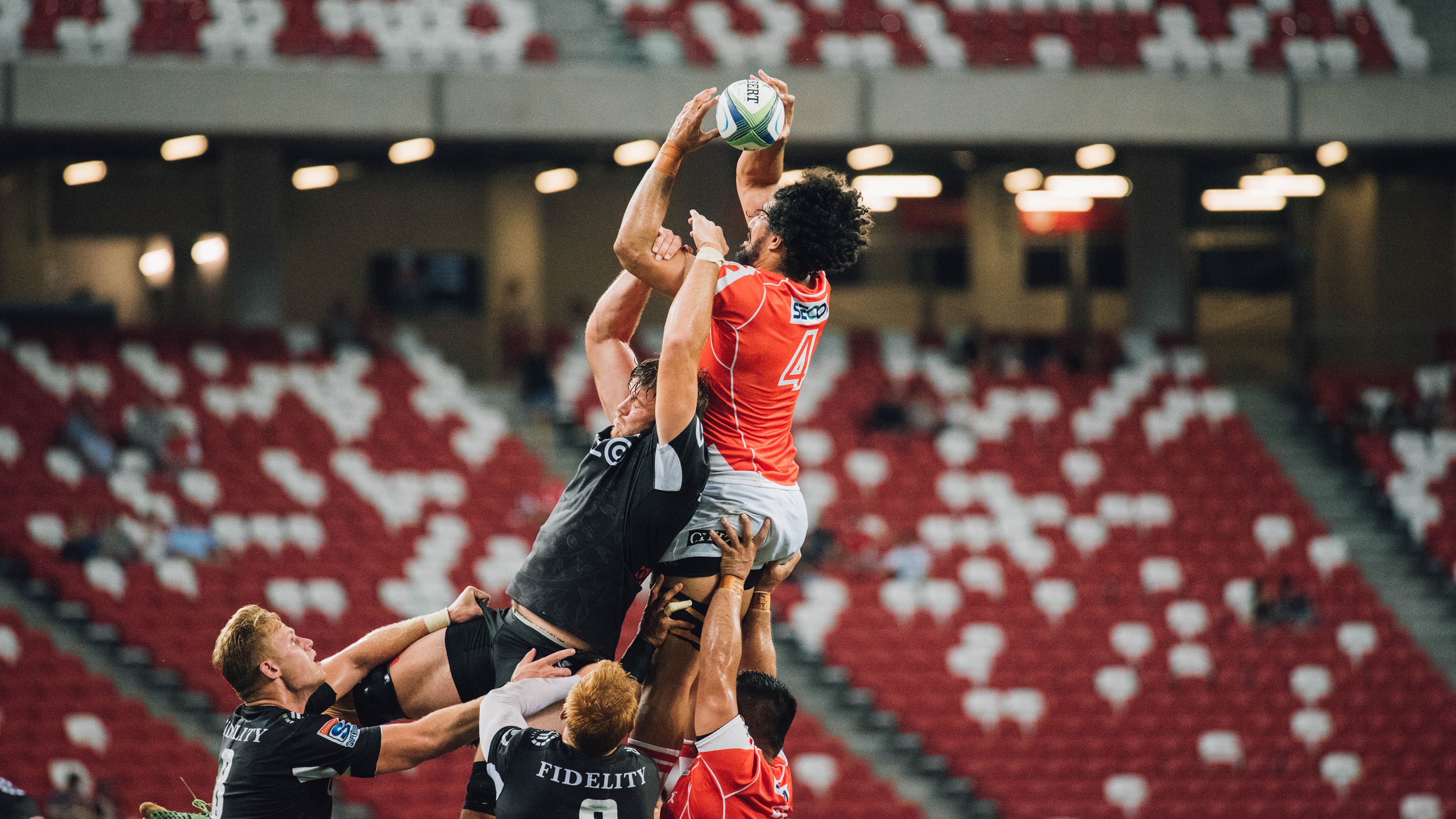 跨界统治，巴萨终结红牛神话，范戴克在F1街道赛的防守艺术