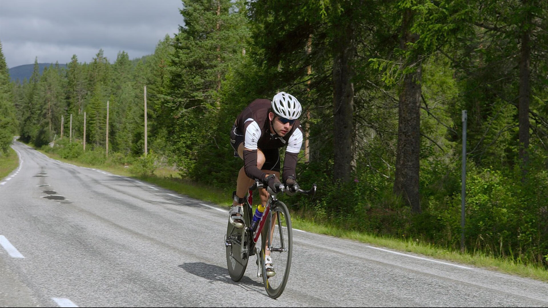维尼修斯加时封神，莱比锡红牛逆转马竞的战术与意志之战