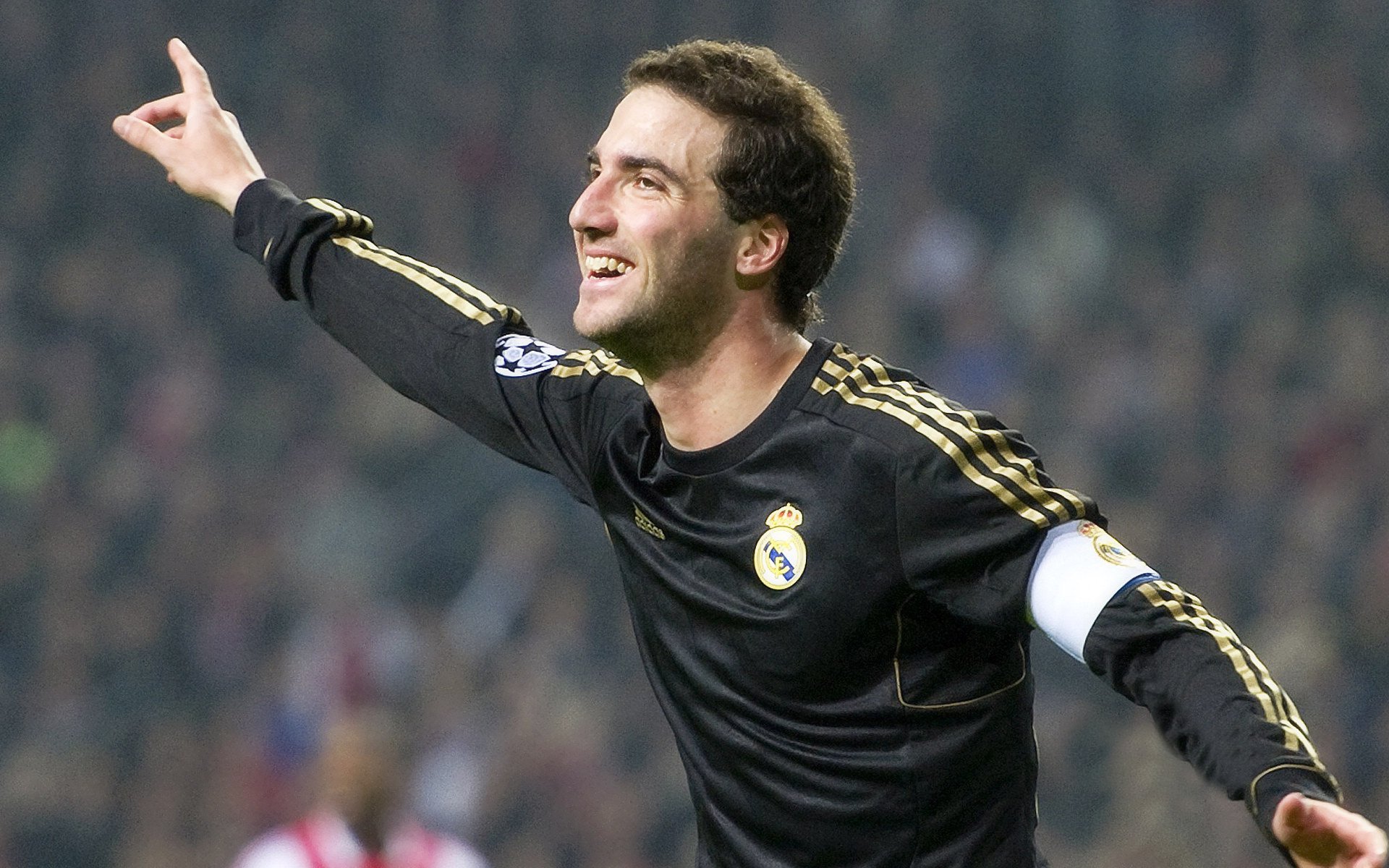 开云下载-英超争冠焦点战，广厦队稳稳拿下老鹰