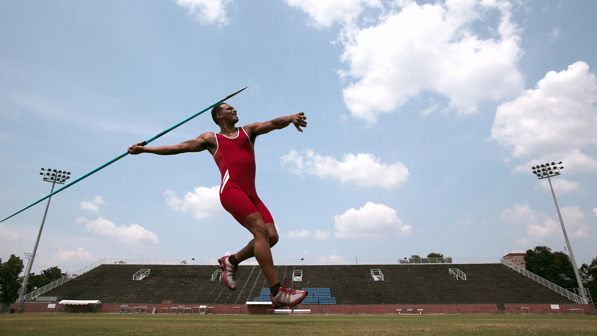 绝境双星，尤文逆转瑞典与库尔图瓦神扑之夜